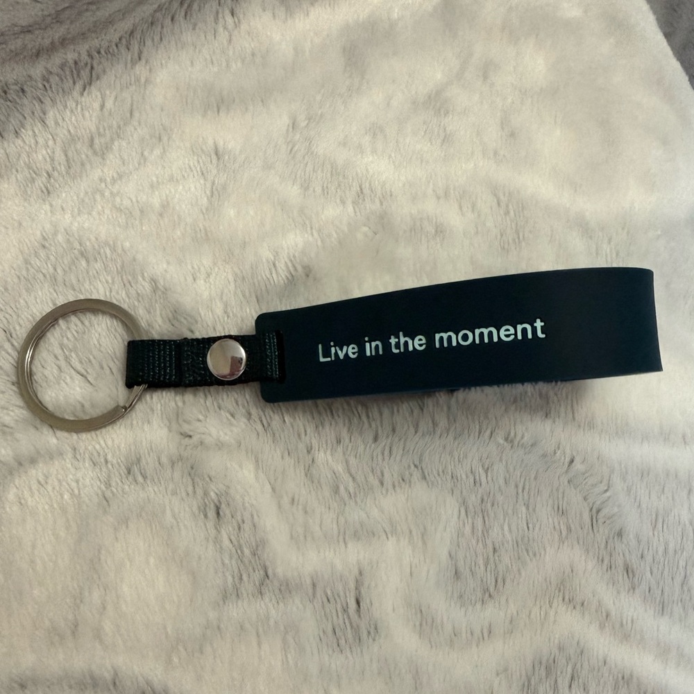 Lululemon: Silicone Keychain with lululemon logo.
Color:Warp Teal,Mint, & silver - Picture 2 of 6